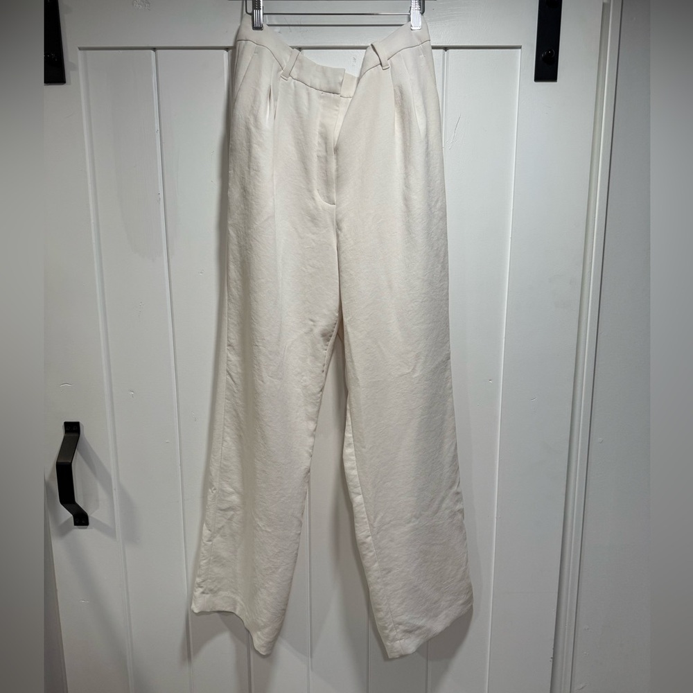 Aritzia Effortless Pant in White